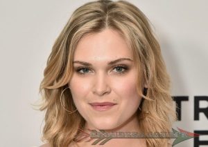 Eliza Taylor at the Thumper Tribeca Premiere (Photo Gallery)