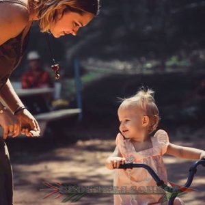 Eliza Taylor And Isla