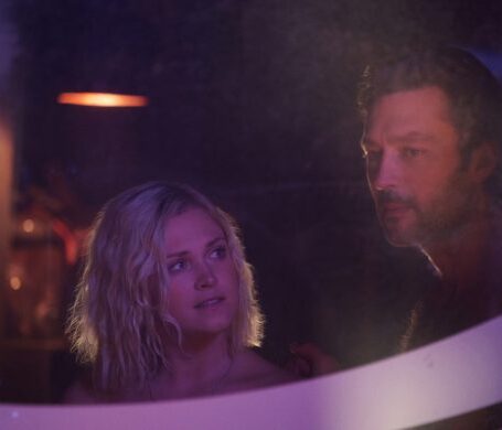 2-585x390 The 100 The Face Behind the Mirror Promo Photos