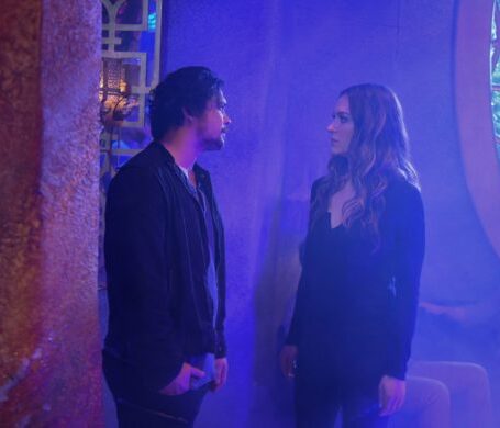 5-585x390 The 100 The Face Behind the Mirror Promo Photos